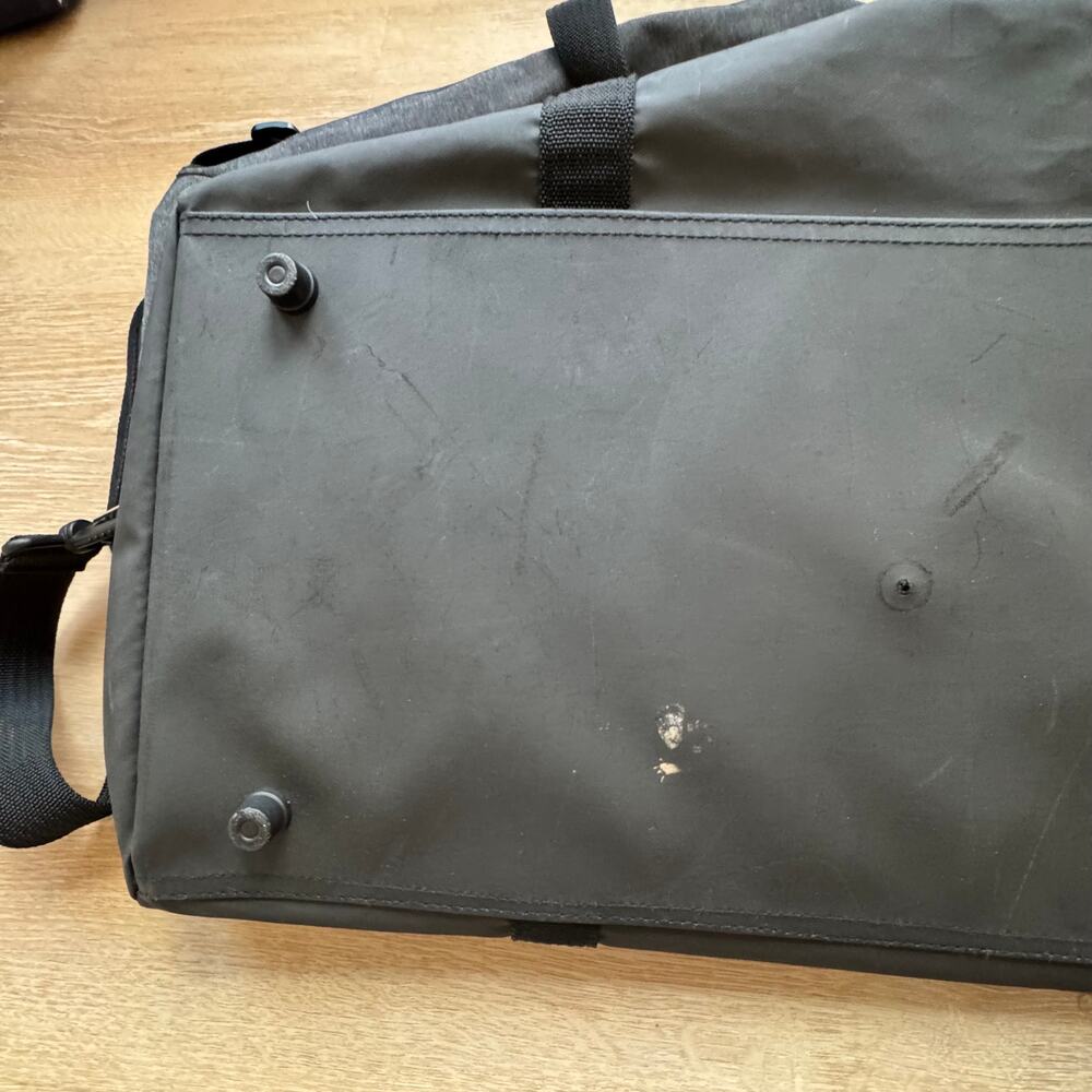 FootJoy Lightweight Travel Duffel Bag - Picture 6 of 9